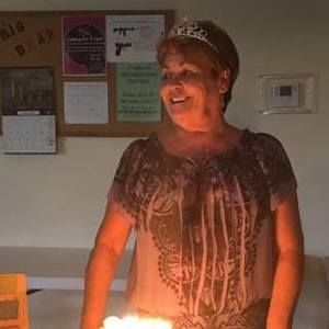 Meet your Posher, Lois